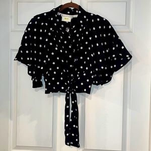 NWT Anthropologie tie at waist flutter sleeve polka dot blouse. Size 2.